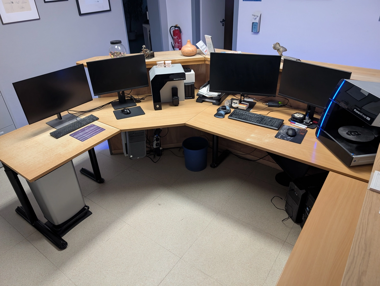 R&V Qualitätszahntechnik - Dentallabor - Labor drinnen